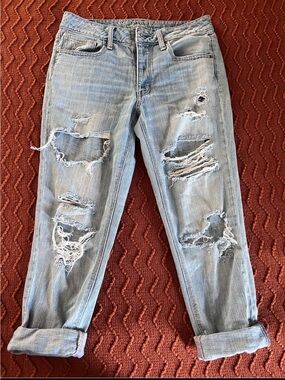 American Eagle Outfitters Light Blue Distressed Jeans
